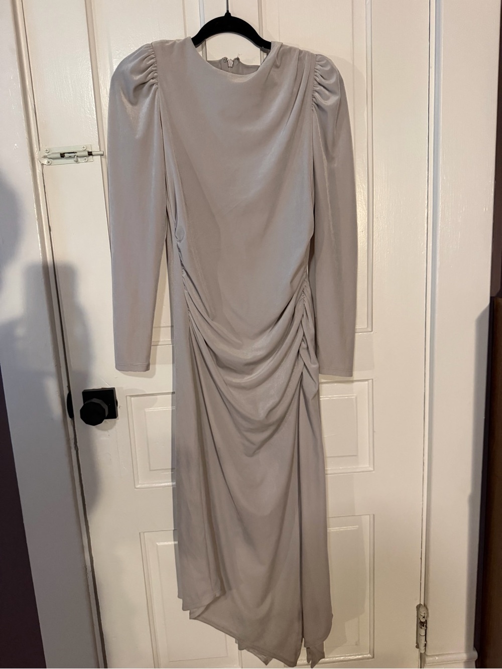 Elegant Ruched Long-Sleeve Midi Dress in Light Gray